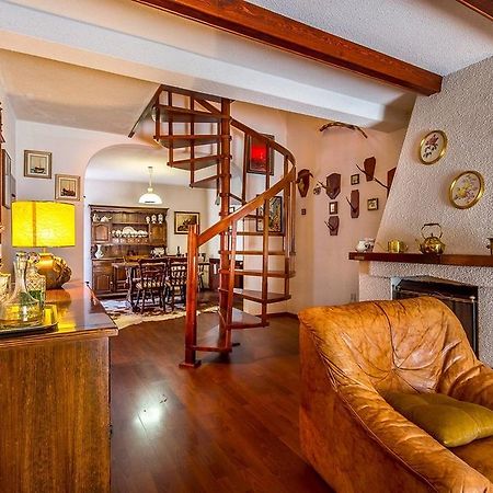 Holiday Home Ermanna พูลา ภายนอก รูปภาพ