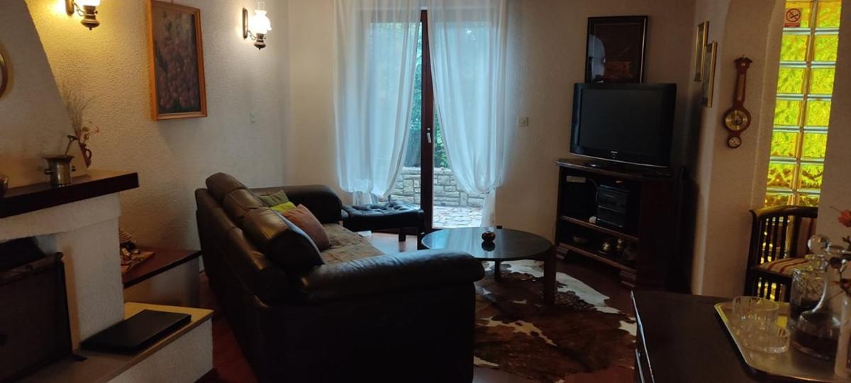 Holiday Home Ermanna พูลา ภายนอก รูปภาพ